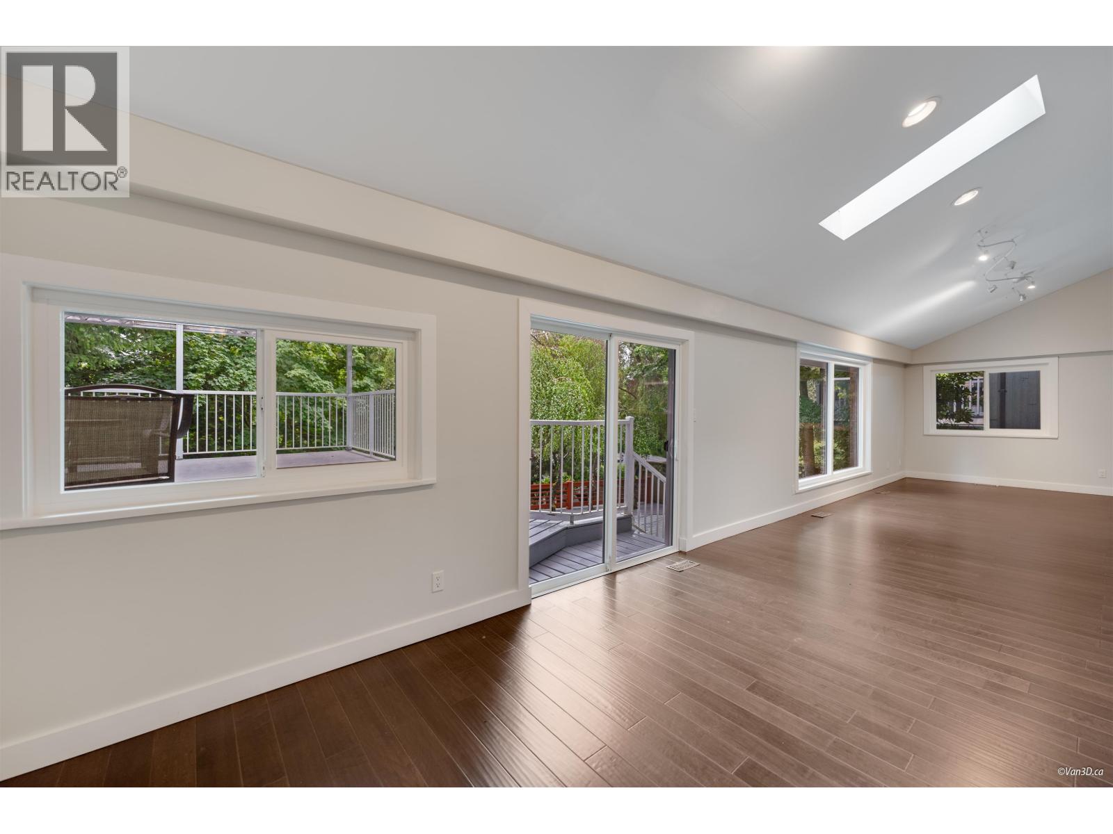 271 MONTROYAL BOULEVARD, North Vancouver