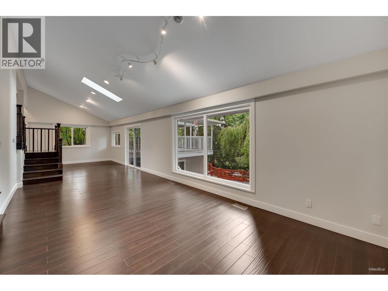 271 MONTROYAL BOULEVARD, North Vancouver