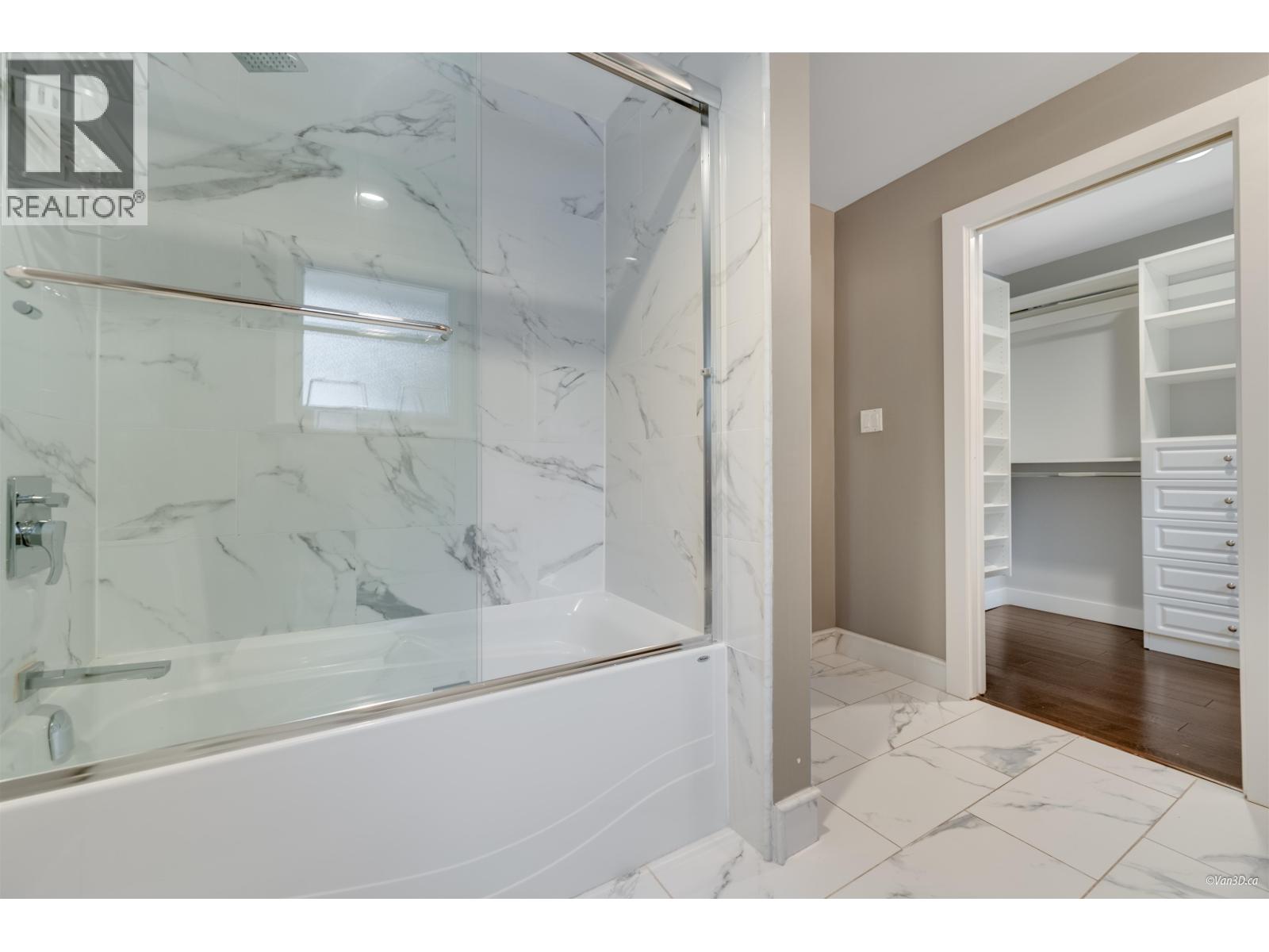 271 MONTROYAL BOULEVARD, North Vancouver