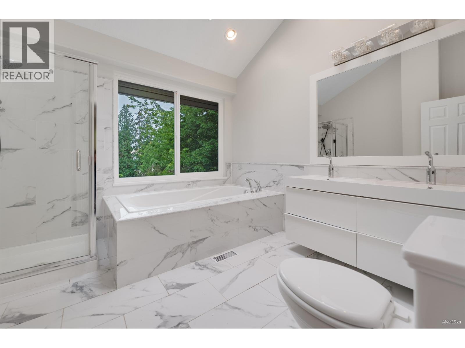 271 MONTROYAL BOULEVARD, North Vancouver