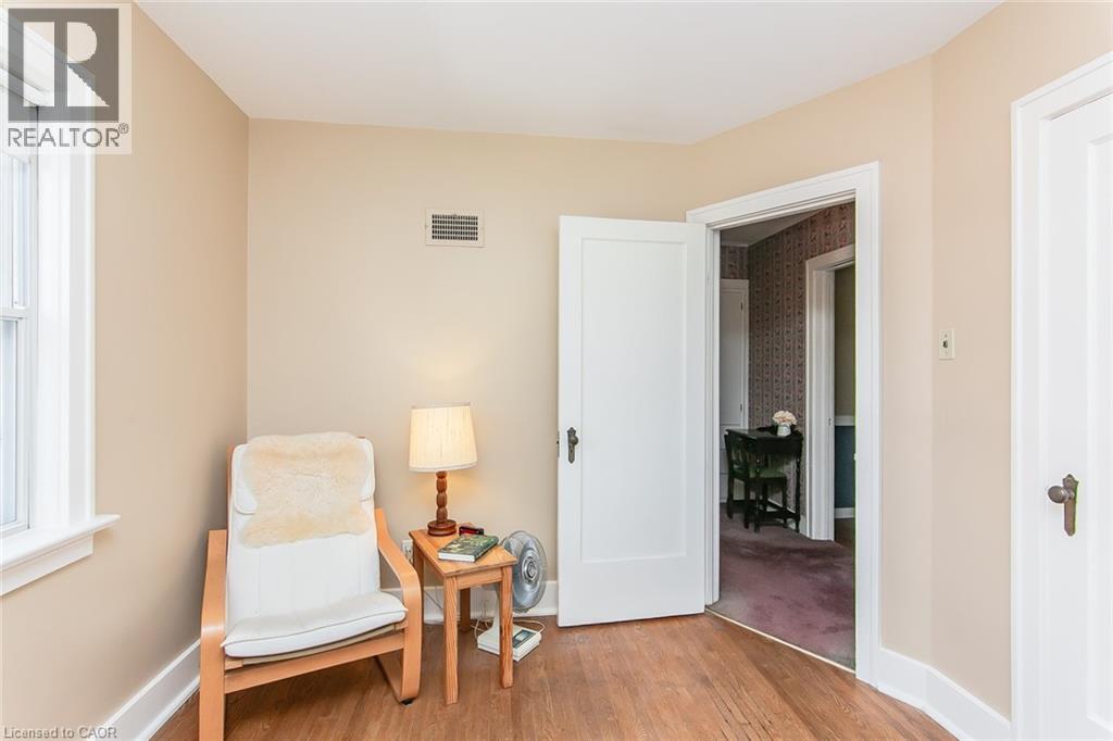 Photo 30 of 260 Cameron Street N, Kitchener ON