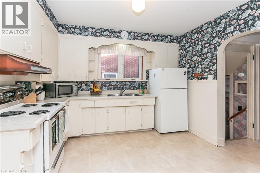 Photo 14 of 260 Cameron Street N, Kitchener ON