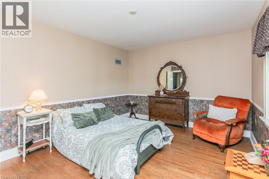 Photo 26 of 260 Cameron Street N, Kitchener ON