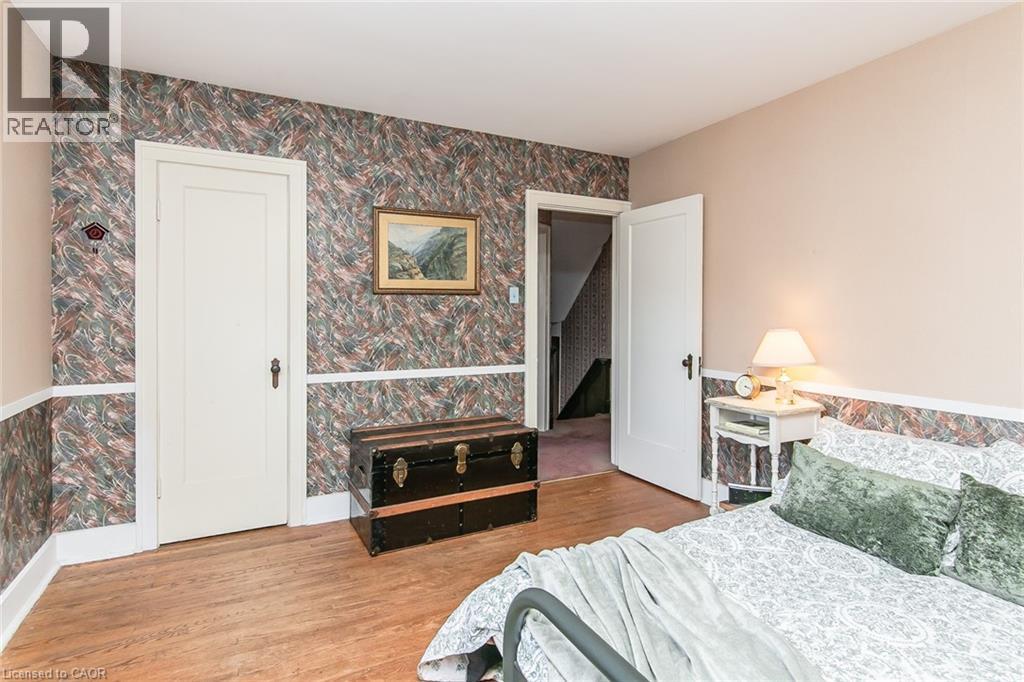 Photo 27 of 260 Cameron Street N, Kitchener ON