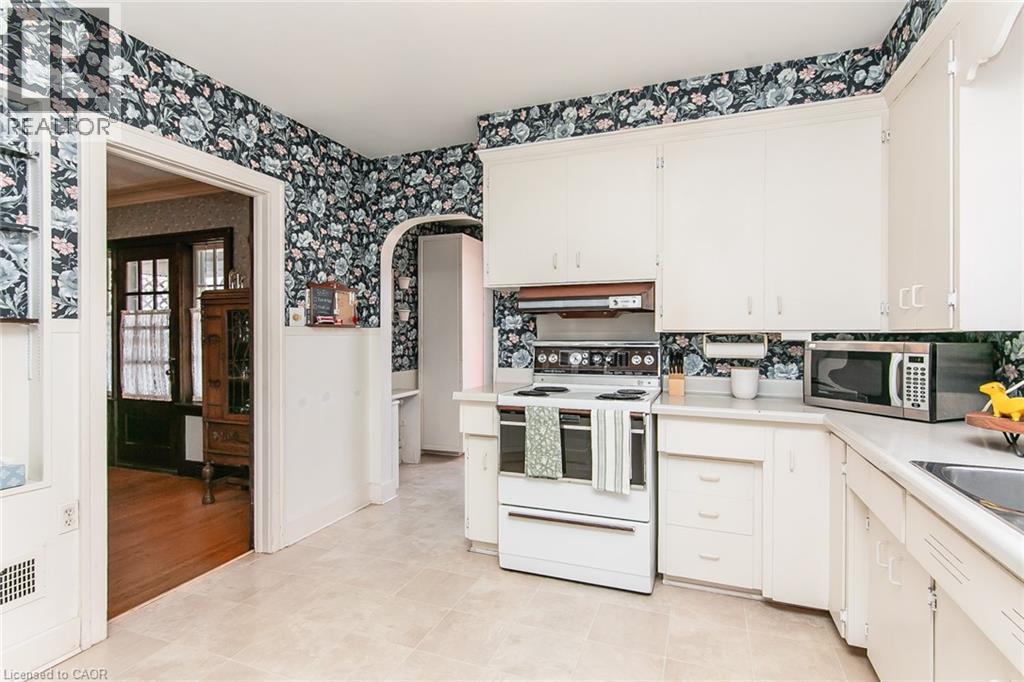 Photo 16 of 260 Cameron Street N, Kitchener ON