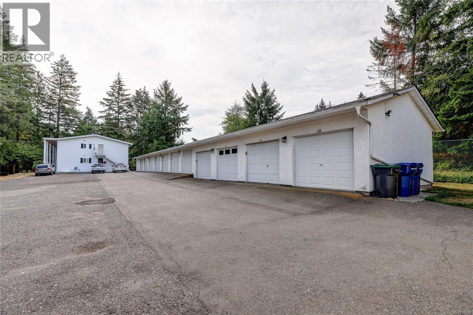 Photo 10 of 6 322 Village Way, Qualicum Beach BC