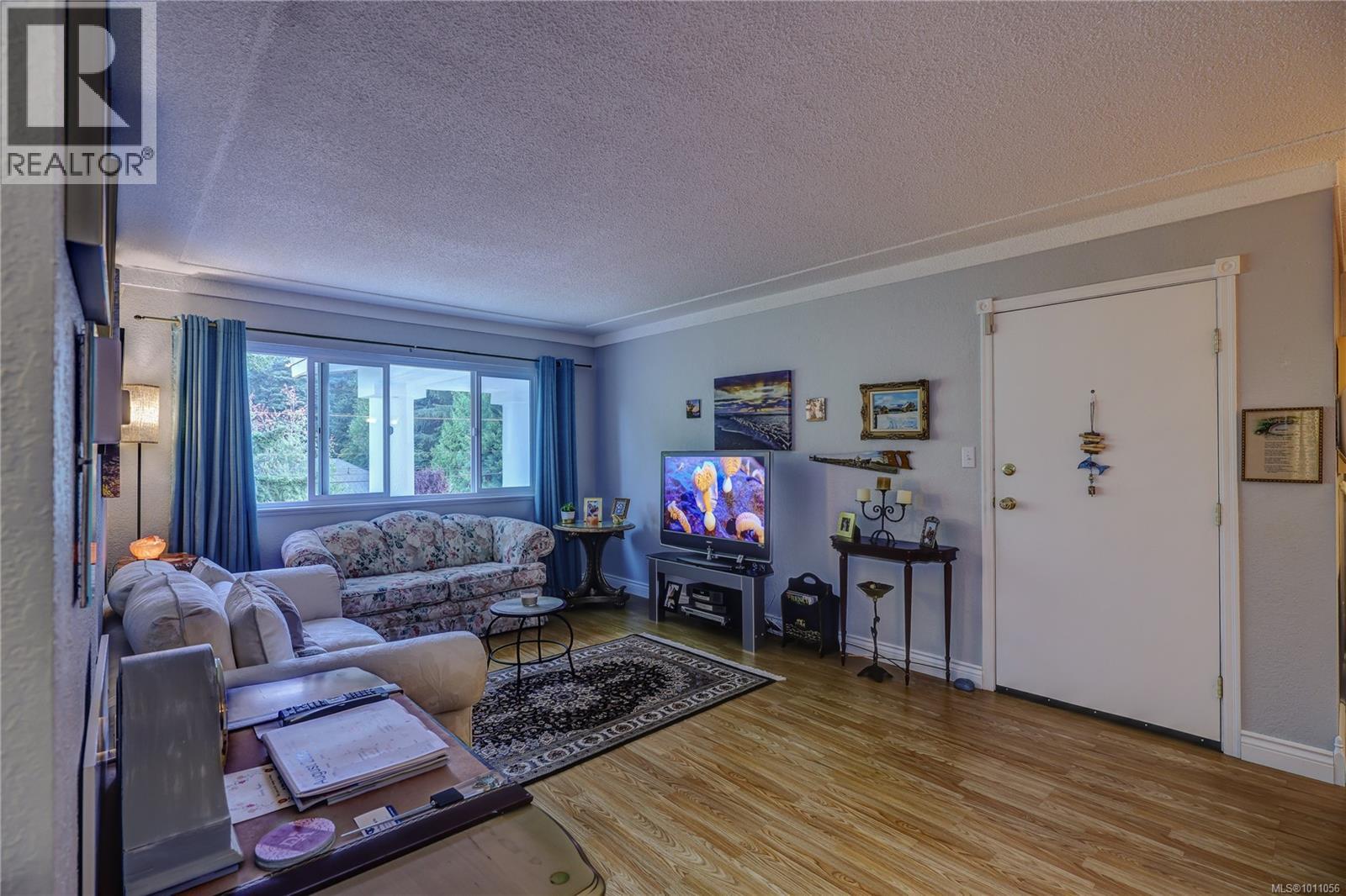 Photo 13 of 6 322 Village Way, Qualicum Beach BC
