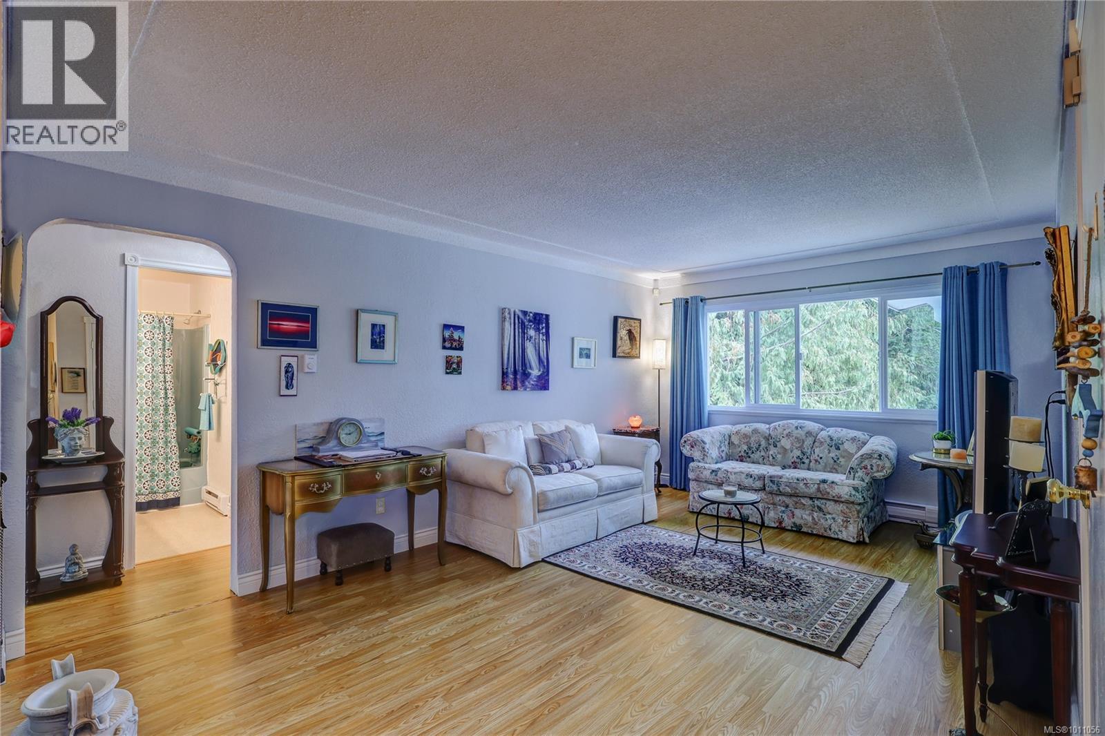 Photo 2 of 6 322 Village Way, Qualicum Beach BC