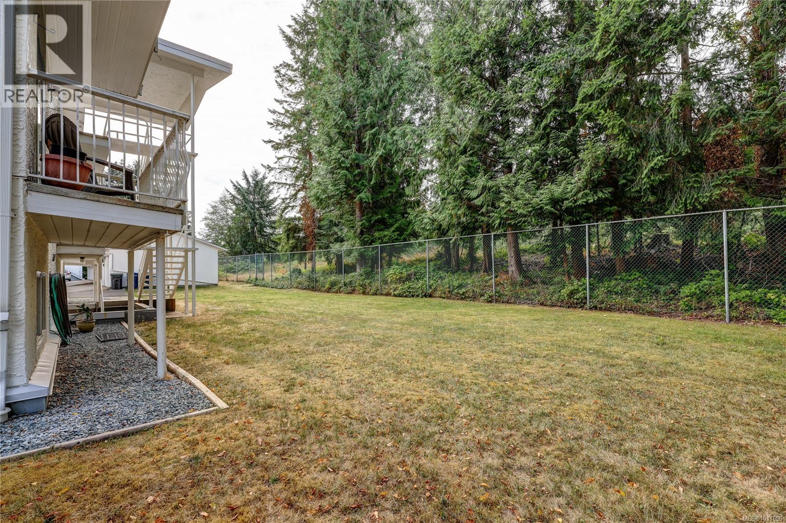 Photo 29 of 6 322 Village Way, Qualicum Beach BC