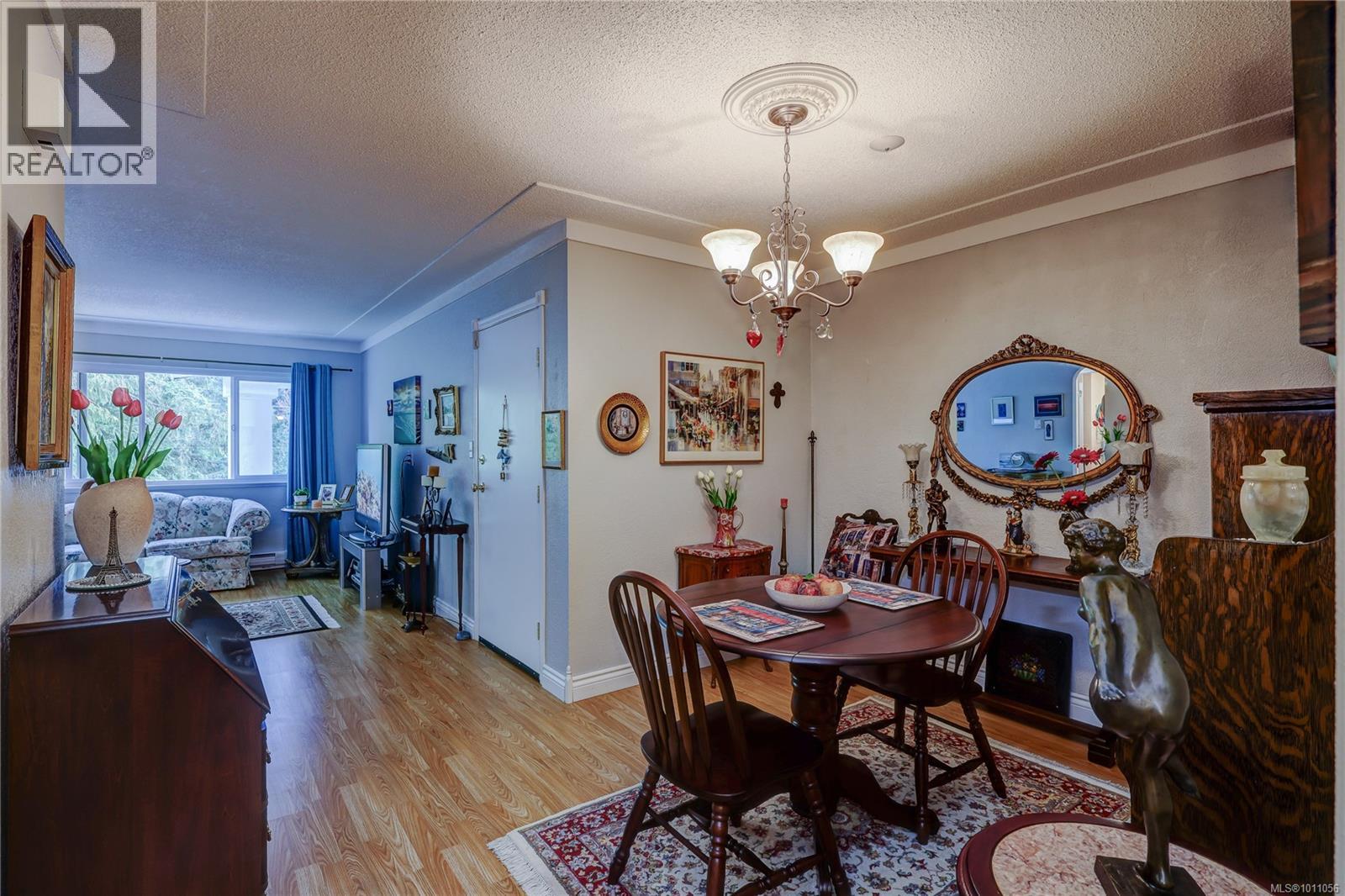 Photo 3 of 6 322 Village Way, Qualicum Beach BC