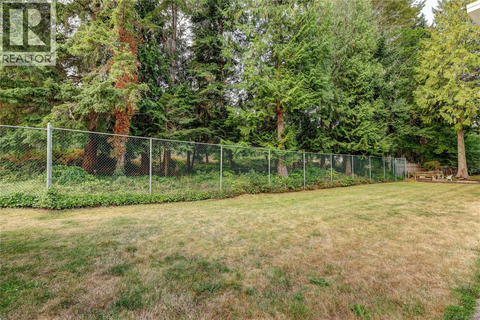 Photo 31 of 6 322 Village Way, Qualicum Beach BC