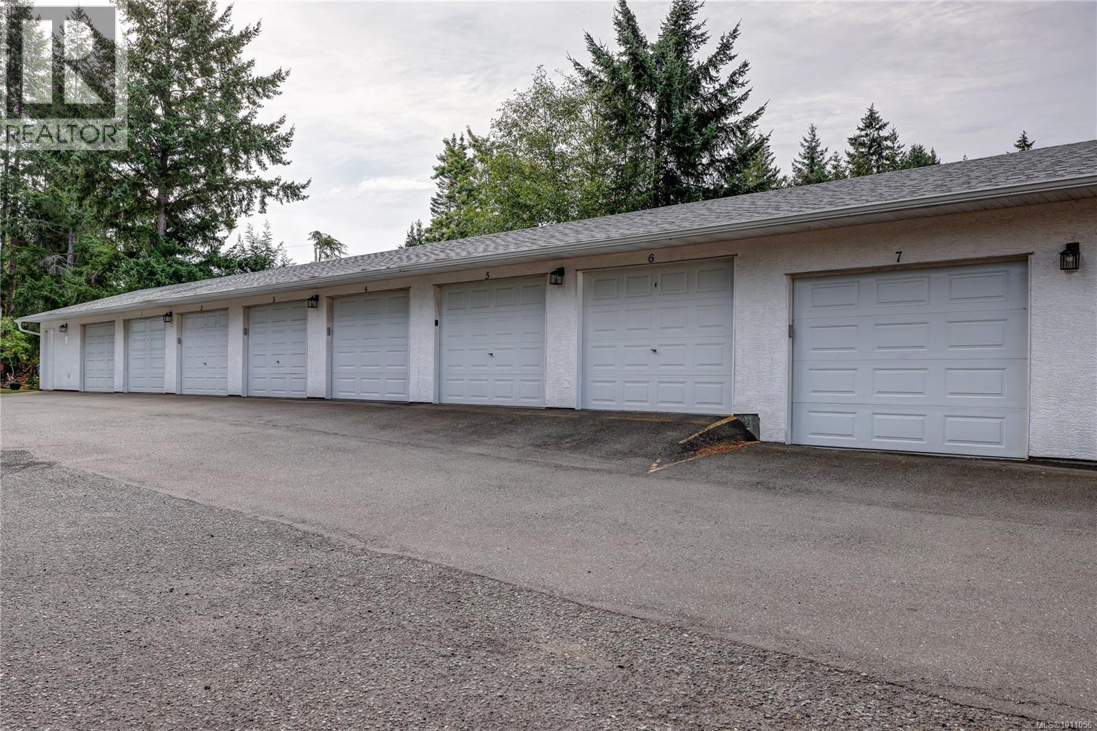 Photo 33 of 6 322 Village Way, Qualicum Beach BC