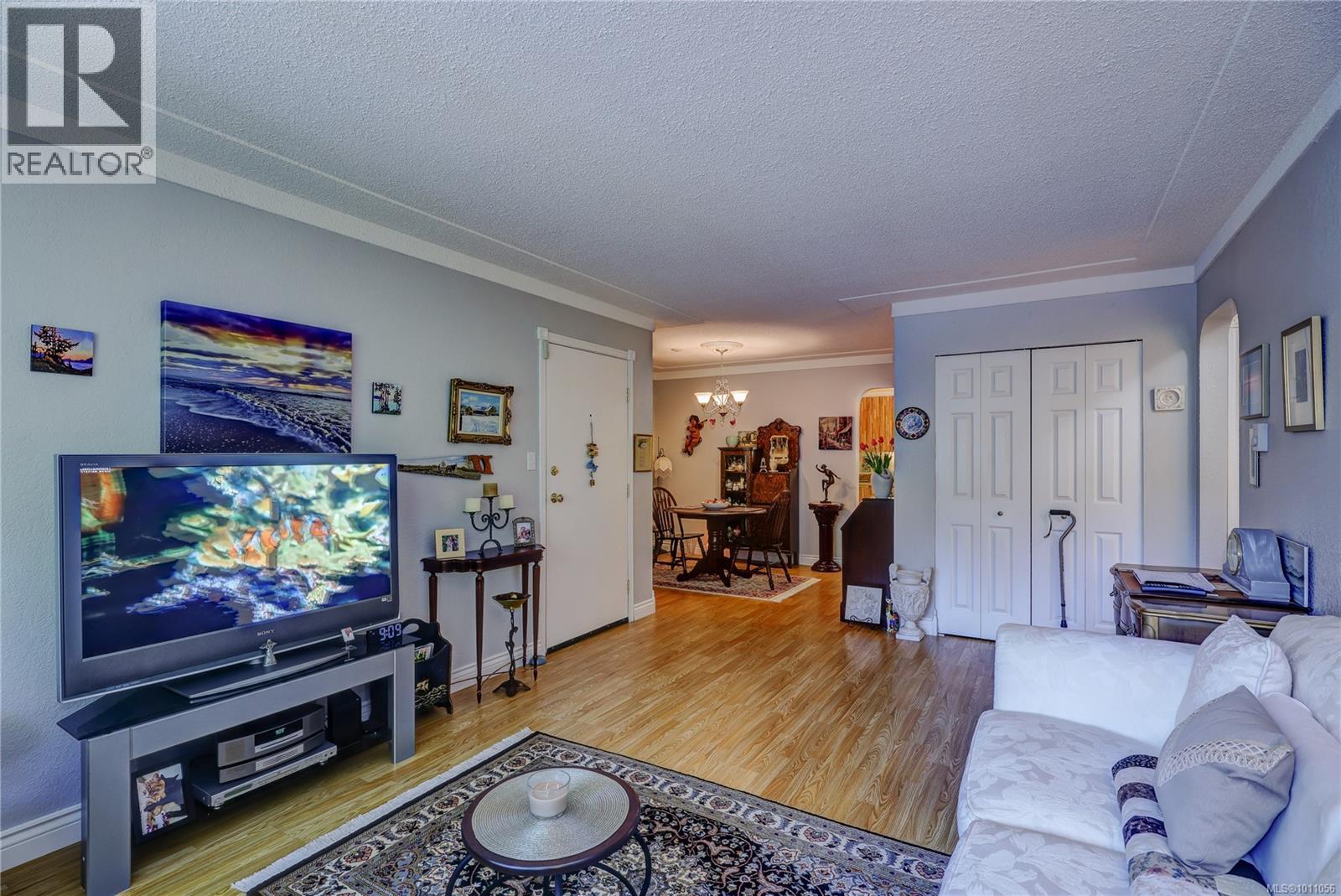 Photo 4 of 6 322 Village Way, Qualicum Beach BC