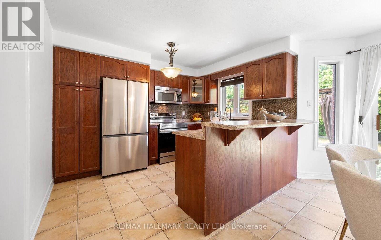 Photo 18 of 26 Aishford Road, Bradford West Gwillimbury ON