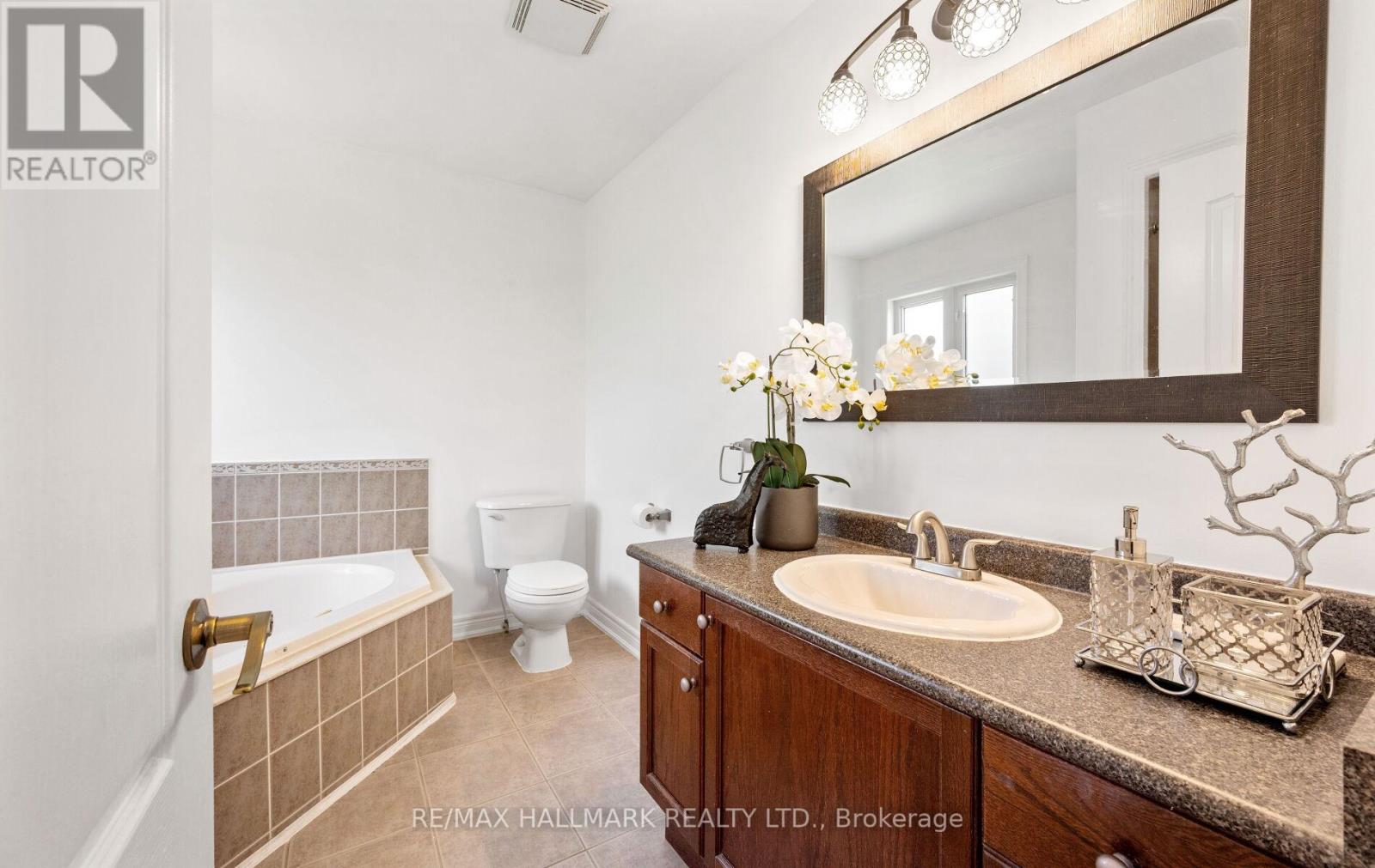 Photo 32 of 26 Aishford Road, Bradford West Gwillimbury ON