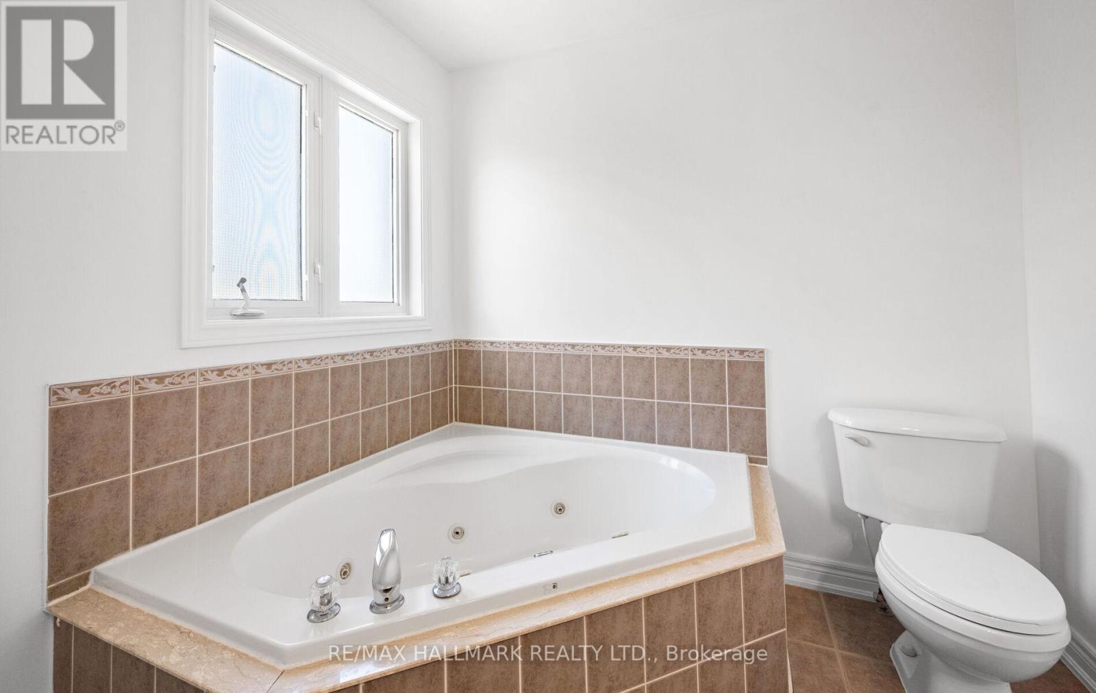 Photo 33 of 26 Aishford Road, Bradford West Gwillimbury ON