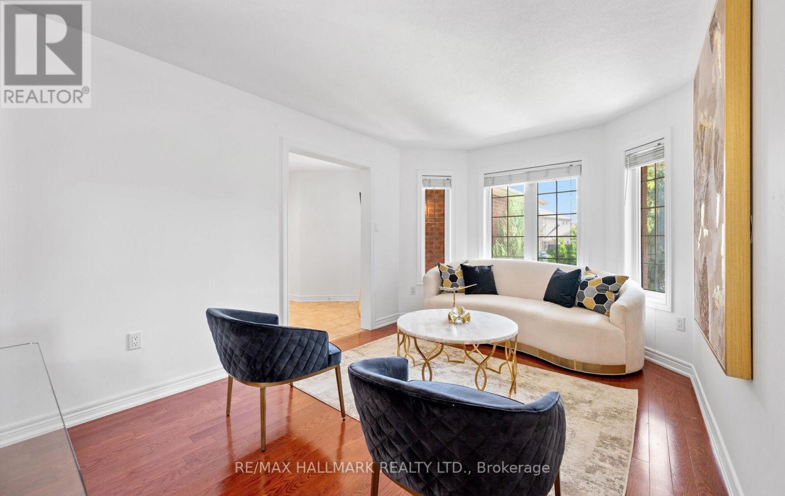 Photo 8 of 26 Aishford Road, Bradford West Gwillimbury ON