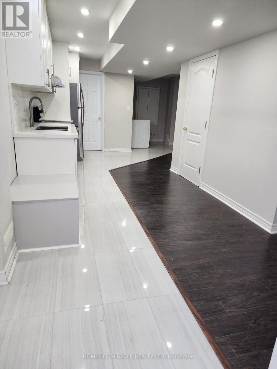 Photo 2 of 532 Forsyth Form Drive, Whitchurchstouffville ON