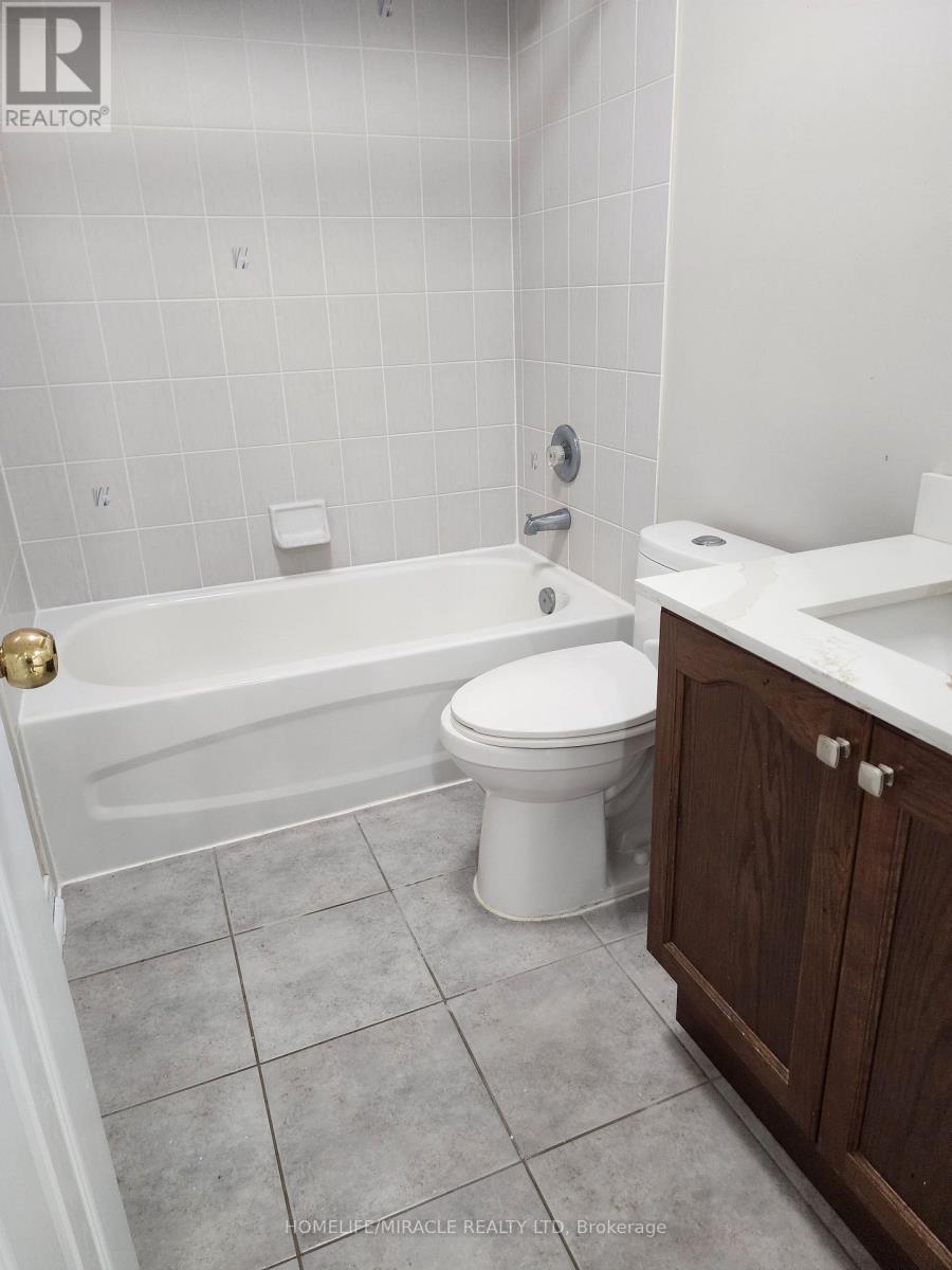 Photo 5 of 532 Forsyth Form Drive, Whitchurchstouffville ON
