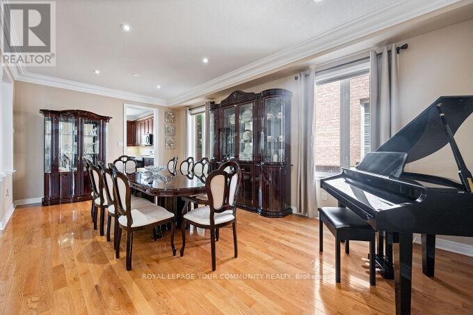 Photo 10 of 40 Barberry Crescent, Richmond Hill ON