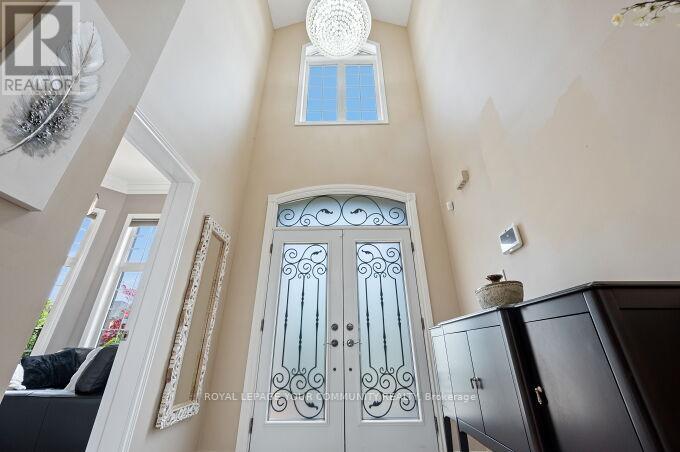 Photo 12 of 40 Barberry Crescent, Richmond Hill ON