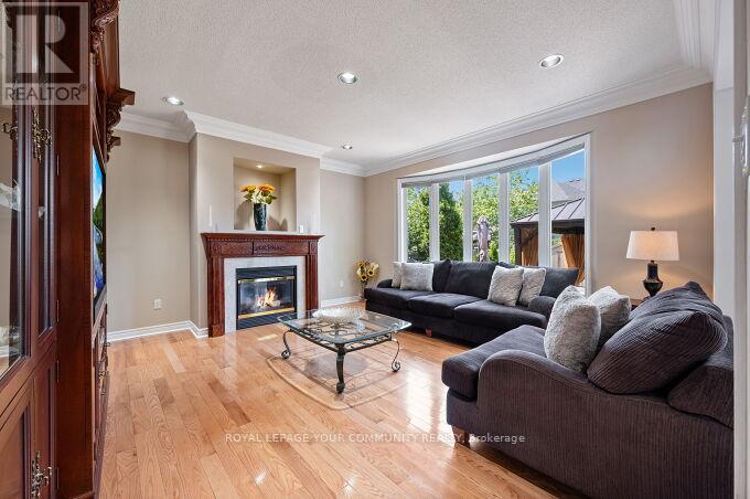 Photo 16 of 40 Barberry Crescent, Richmond Hill ON