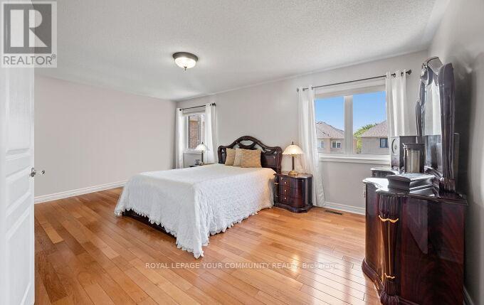 Photo 18 of 40 Barberry Crescent, Richmond Hill ON