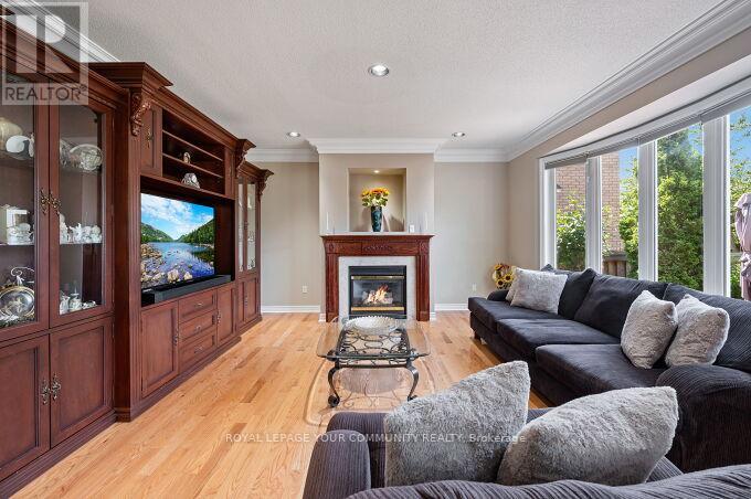 Photo 19 of 40 Barberry Crescent, Richmond Hill ON