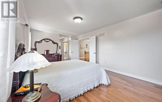 Photo 29 of 40 Barberry Crescent, Richmond Hill ON
