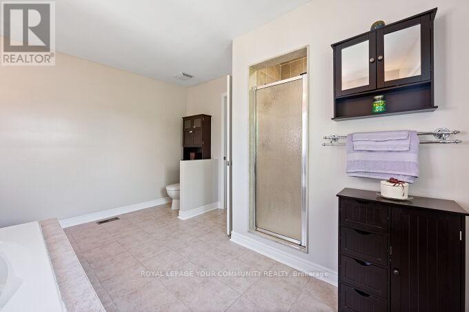 Photo 31 of 40 Barberry Crescent, Richmond Hill ON