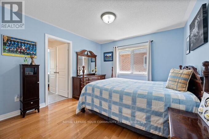 Photo 33 of 40 Barberry Crescent, Richmond Hill ON