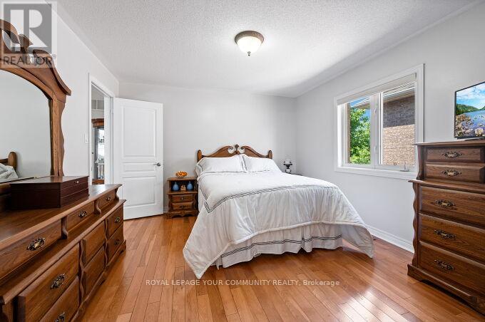 Photo 37 of 40 Barberry Crescent, Richmond Hill ON