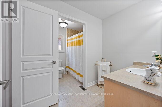 Photo 38 of 40 Barberry Crescent, Richmond Hill ON