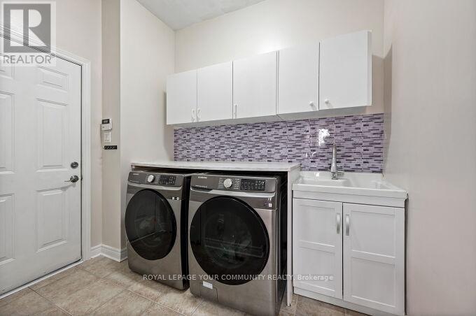 Photo 39 of 40 Barberry Crescent, Richmond Hill ON