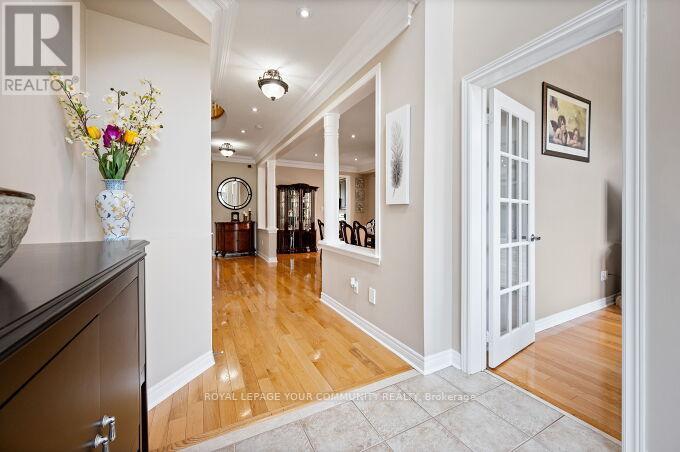 Photo 6 of 40 Barberry Crescent, Richmond Hill ON