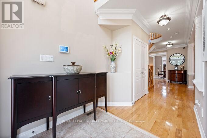 Photo 7 of 40 Barberry Crescent, Richmond Hill ON
