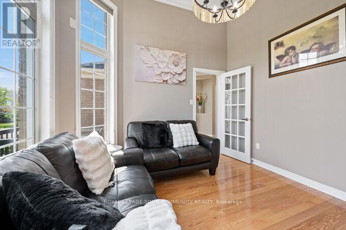 Photo 9 of 40 Barberry Crescent, Richmond Hill ON