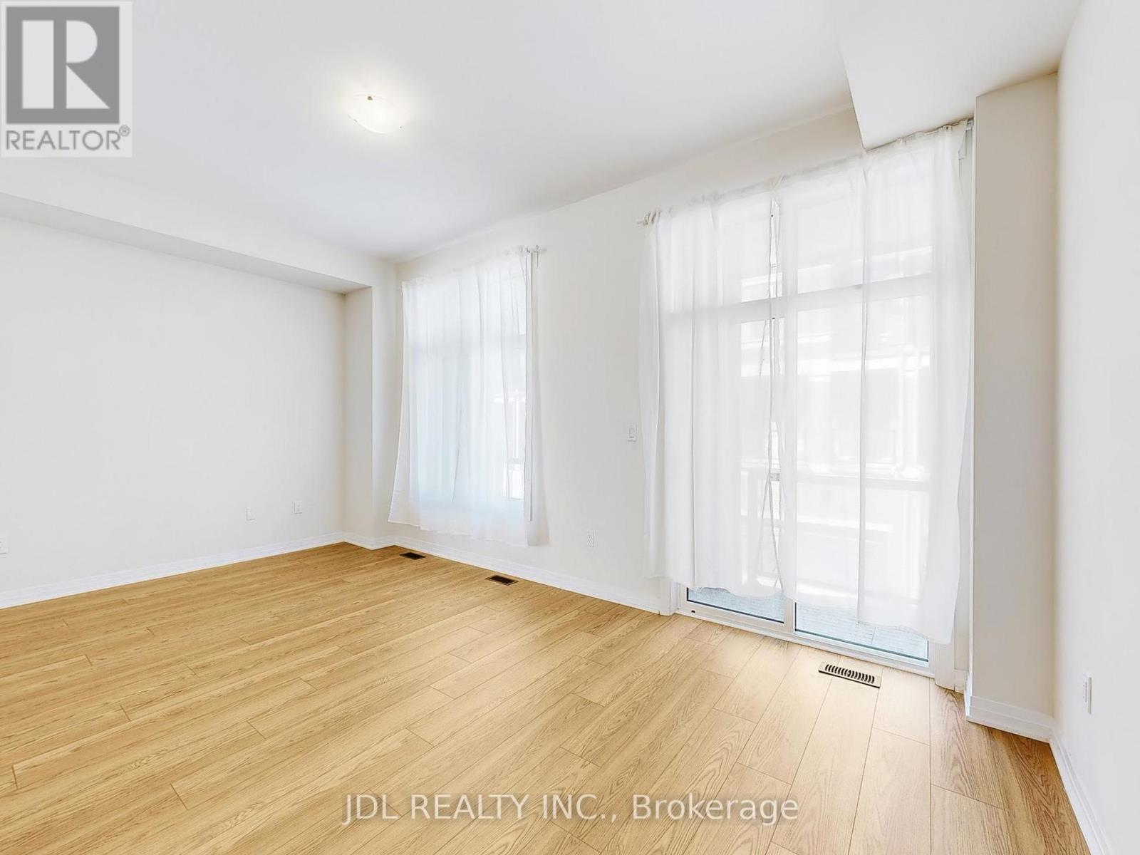 Photo 10 of 72 Millman Lane, Richmond Hill ON