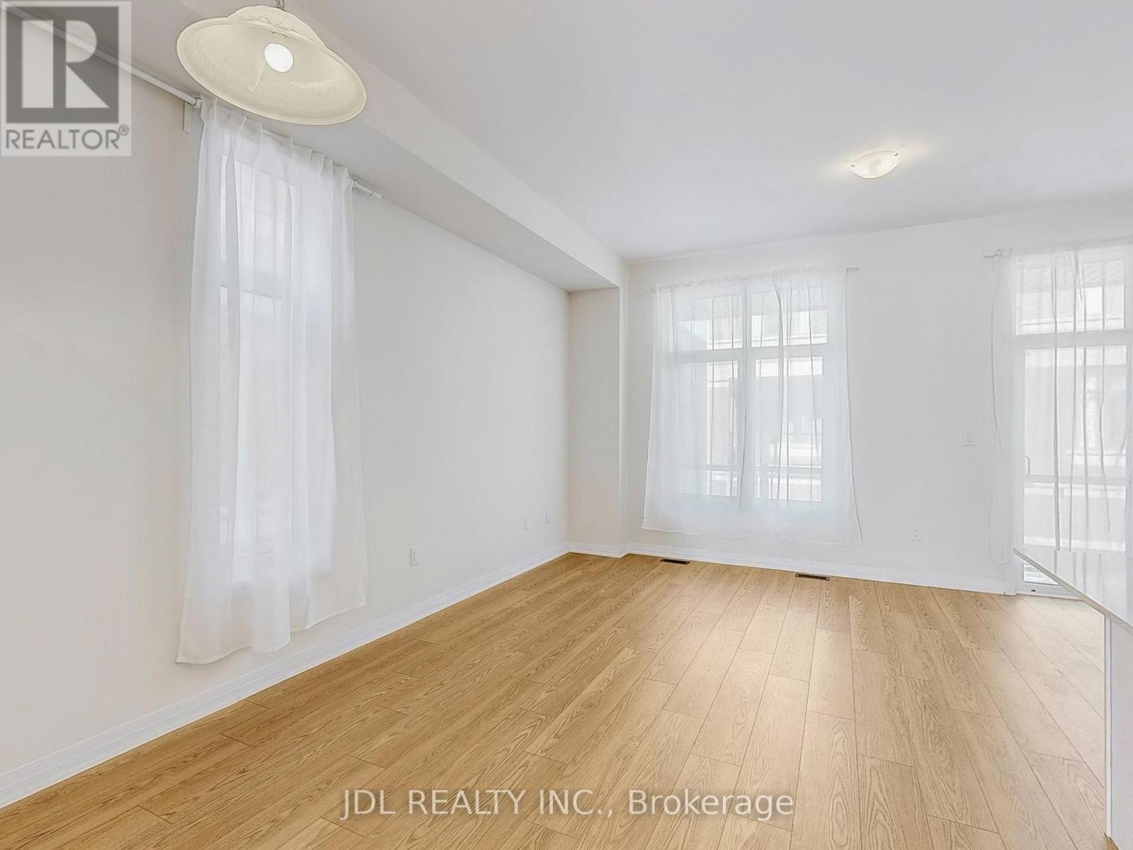 Photo 11 of 72 Millman Lane, Richmond Hill ON