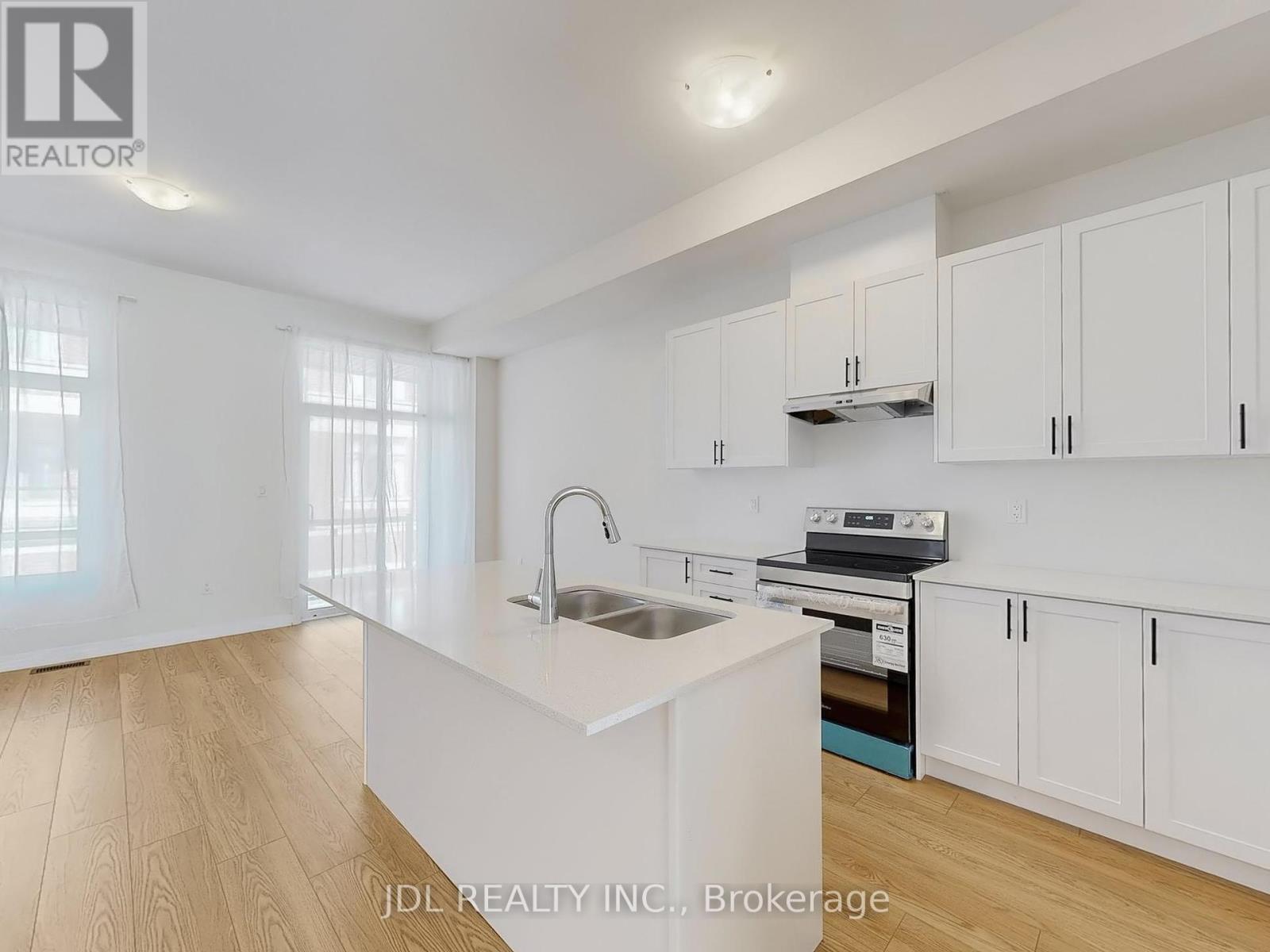 Photo 14 of 72 Millman Lane, Richmond Hill ON