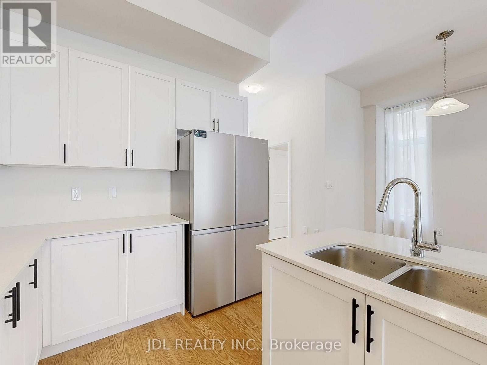 Photo 15 of 72 Millman Lane, Richmond Hill ON