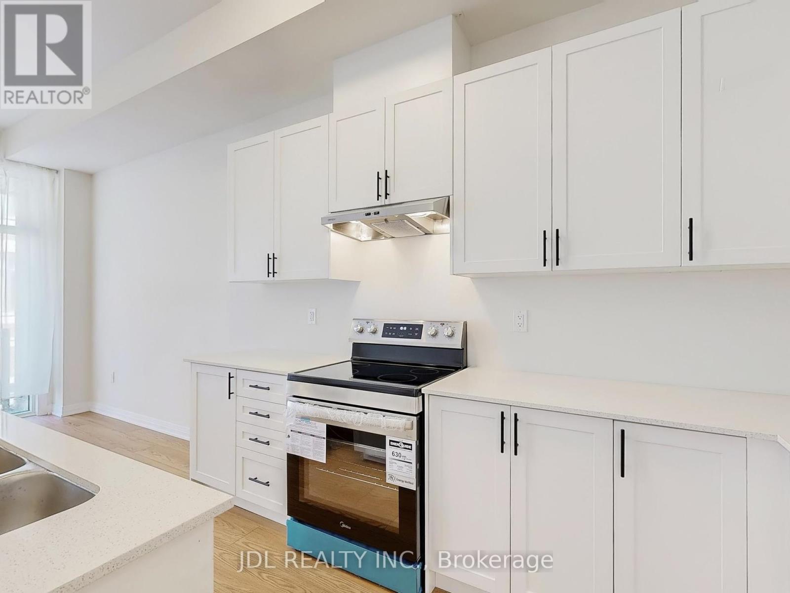 Photo 16 of 72 Millman Lane, Richmond Hill ON
