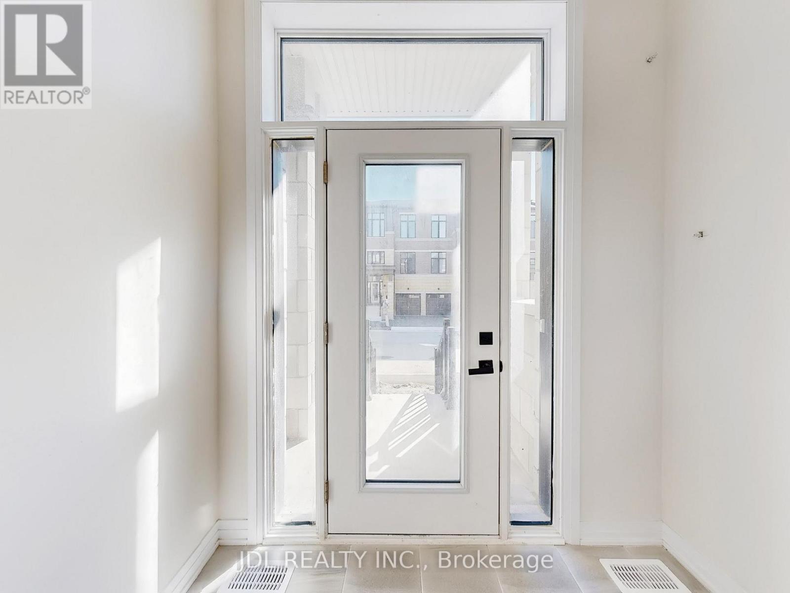 Photo 18 of 72 Millman Lane, Richmond Hill ON