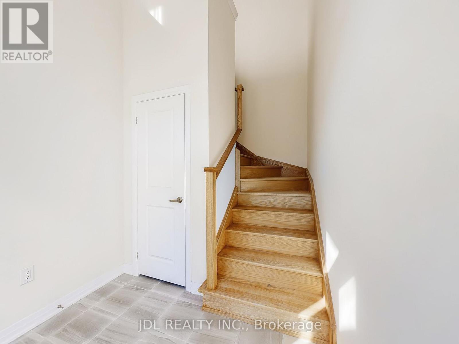 Photo 19 of 72 Millman Lane, Richmond Hill ON