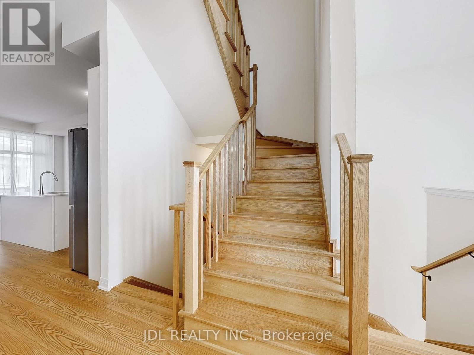 Photo 20 of 72 Millman Lane, Richmond Hill ON
