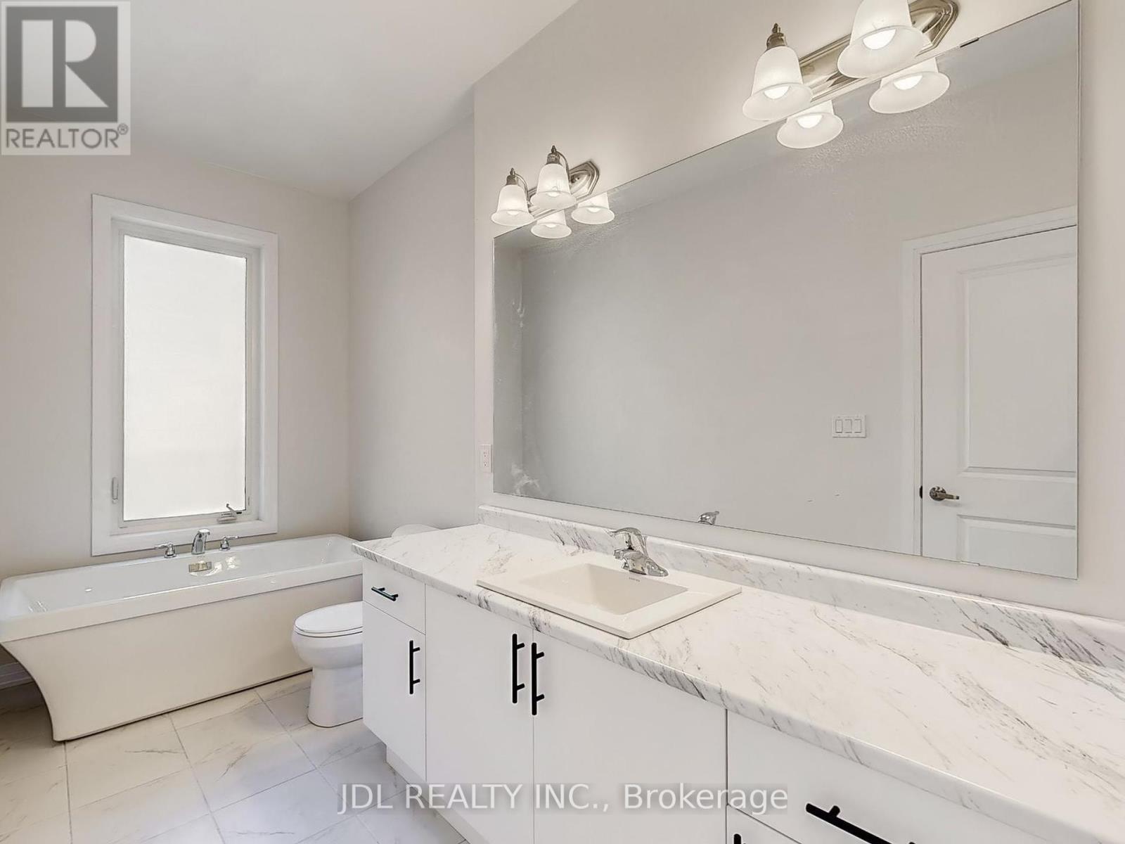 Photo 27 of 72 Millman Lane, Richmond Hill ON