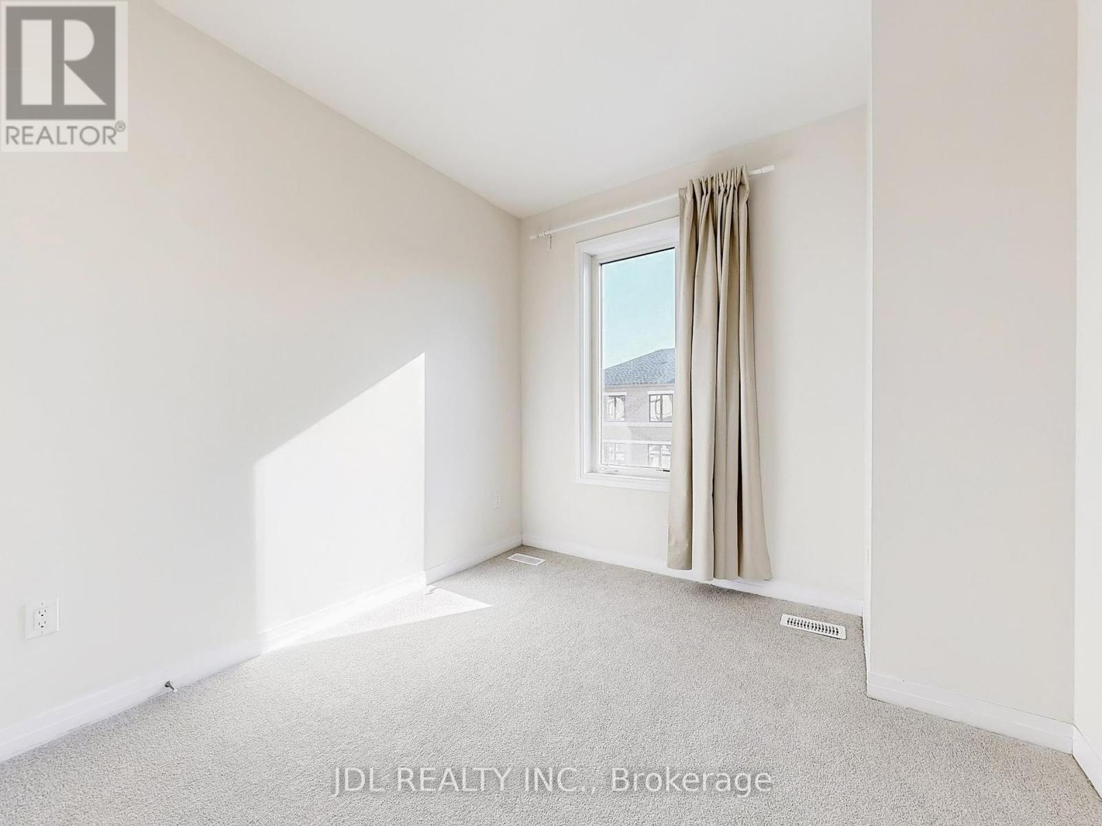 Photo 32 of 72 Millman Lane, Richmond Hill ON