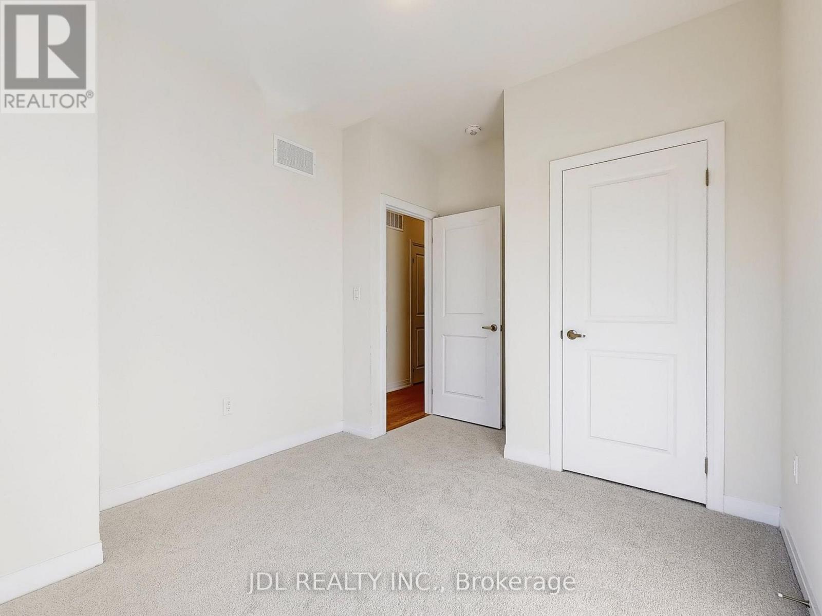 Photo 33 of 72 Millman Lane, Richmond Hill ON