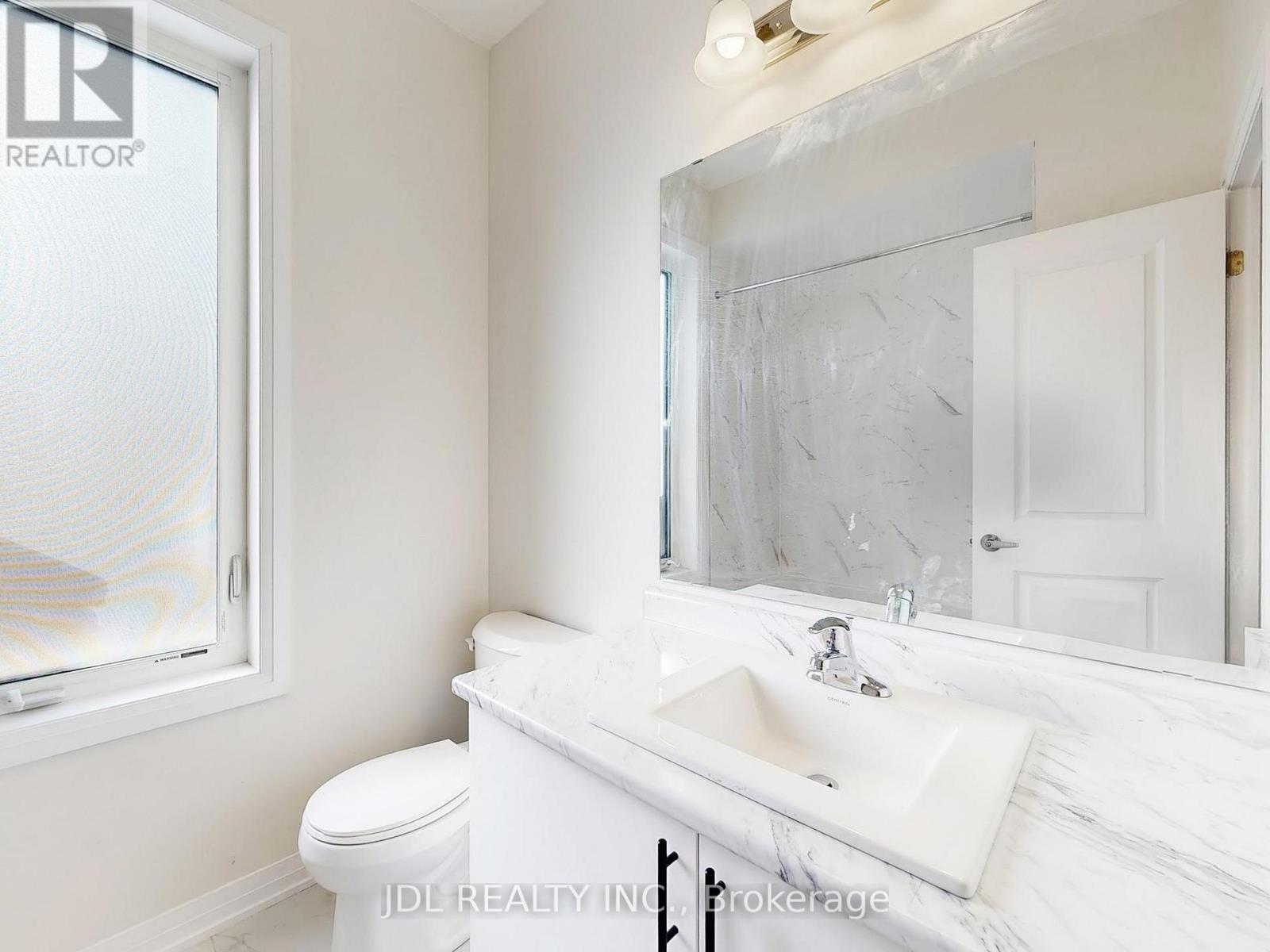 Photo 34 of 72 Millman Lane, Richmond Hill ON