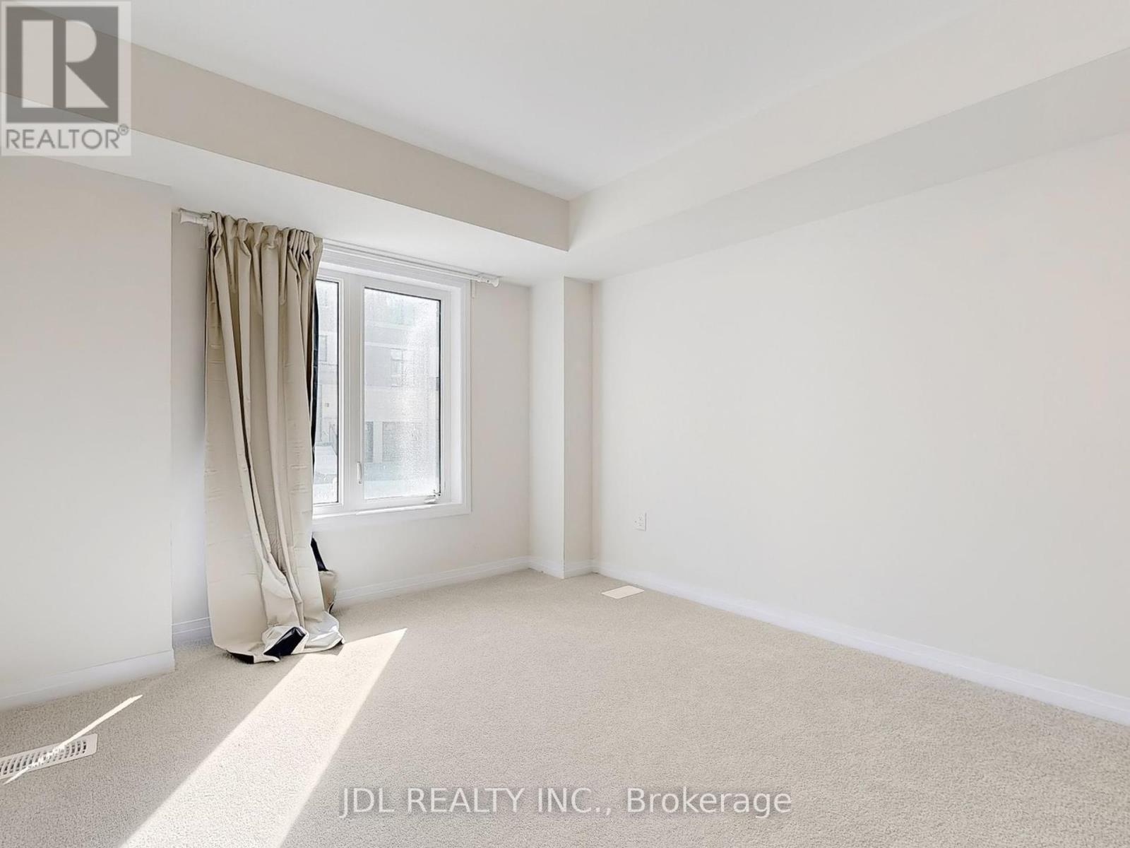 Photo 36 of 72 Millman Lane, Richmond Hill ON
